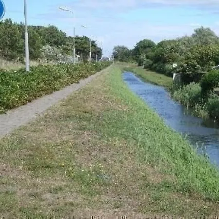 Fuer 4 Personen Ca 65 M In Petten, Holland Nordholland